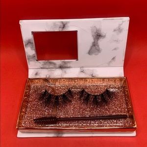 “Goddess” Mink Lashes (Daviadonaikouture.com)